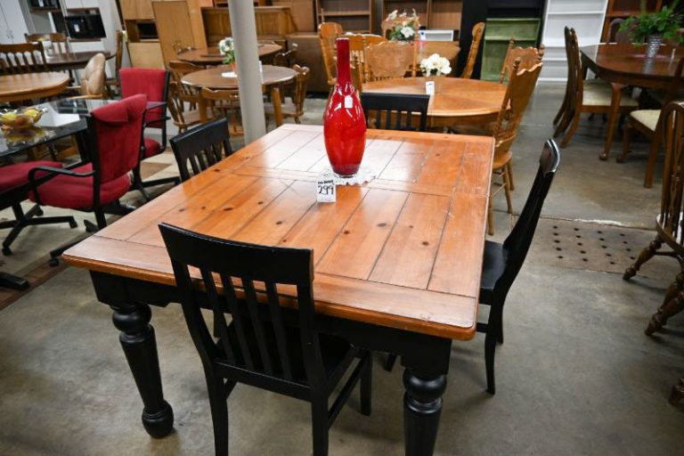 DINING ROOM FURNITURE