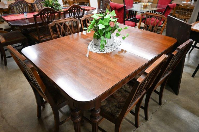 DINING ROOM FURNITURE
