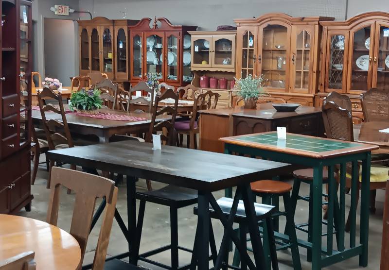 PRE-OWNED FURNITURE